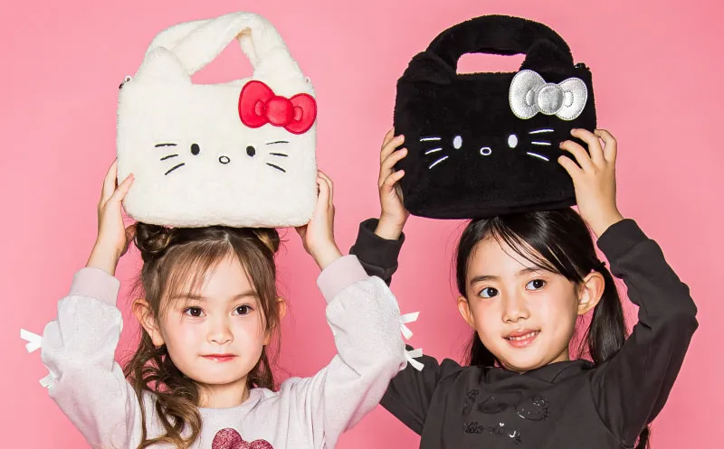 ショルダーバッグとしても使える2way仕様のハローキティ顔バッグ