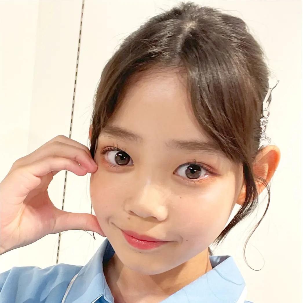 ナチュ盛り垢抜けメイクのセルフィー