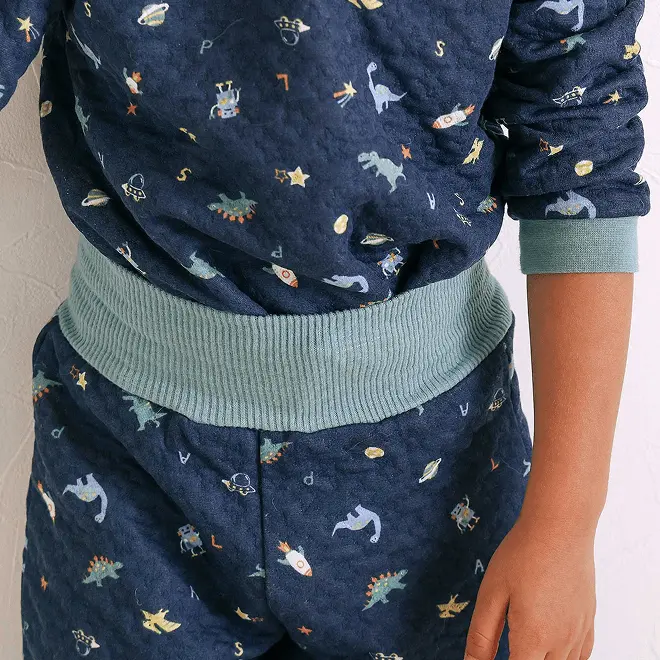 袖、裾リブで便利