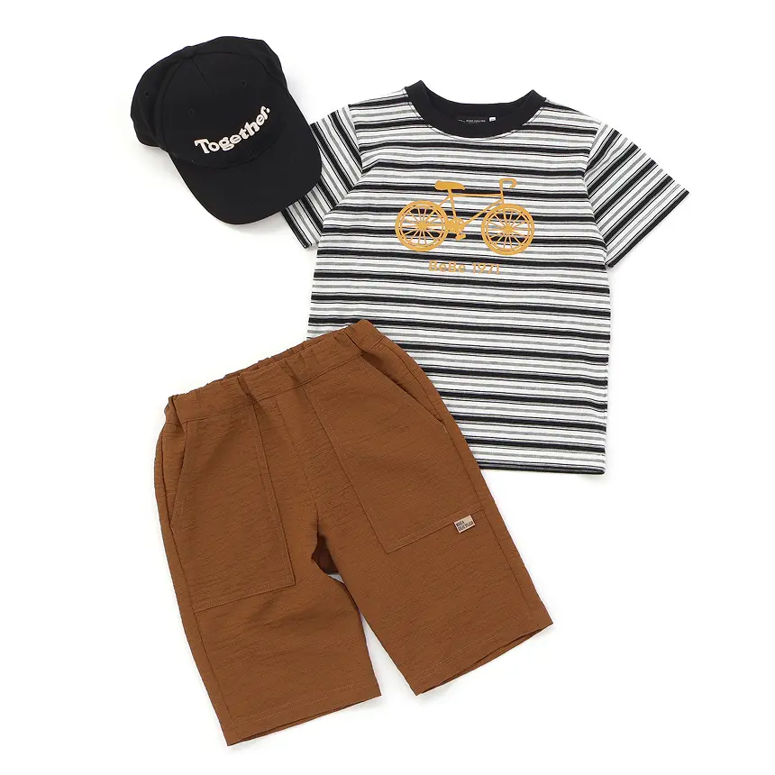 ボーダーTシャツとショートパンツのコーディネート