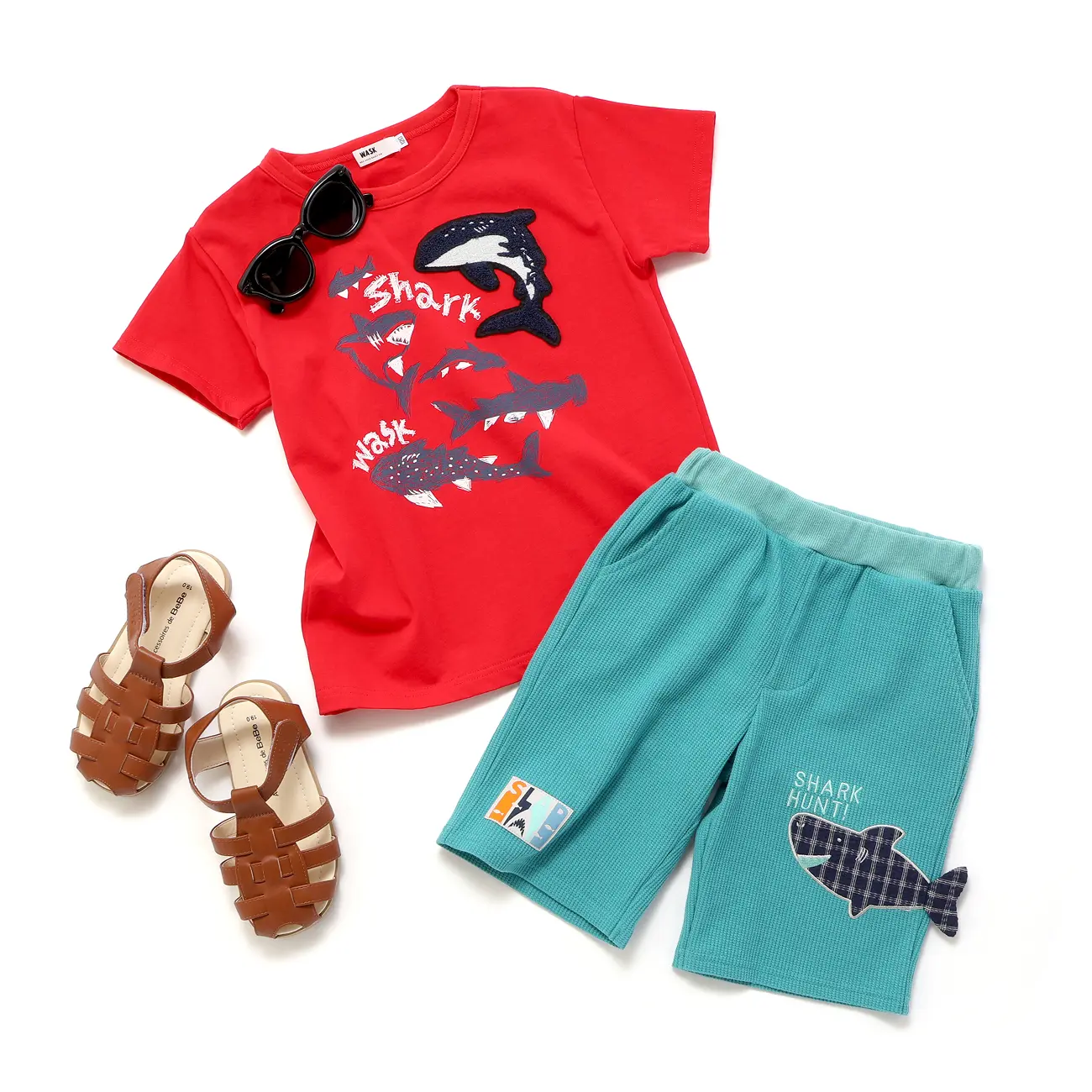 サメのTシャツとサメのパンツ