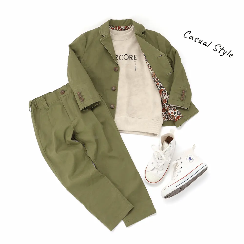 ジャケット×パンツにトレーナーコーデ