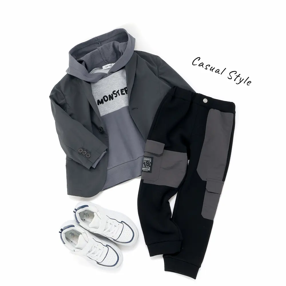 ジャケット×フーディーのコーデ