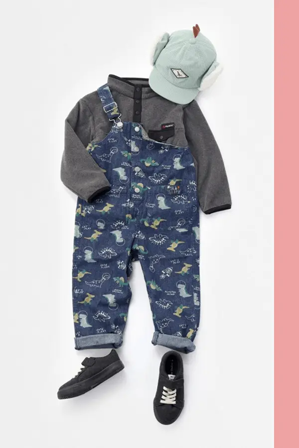 デニムサロペット×ポーラテックフリースの男の子コーディネート