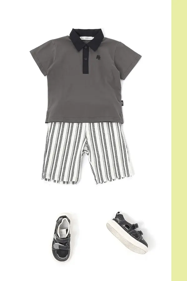 ポロシャツ×ストライプパンツの男の子コーディネート