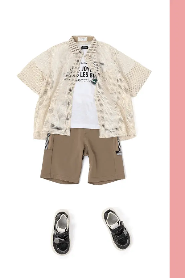 メッシュシャツ×ワッペンT×ラインパンツの男の子コーディネート