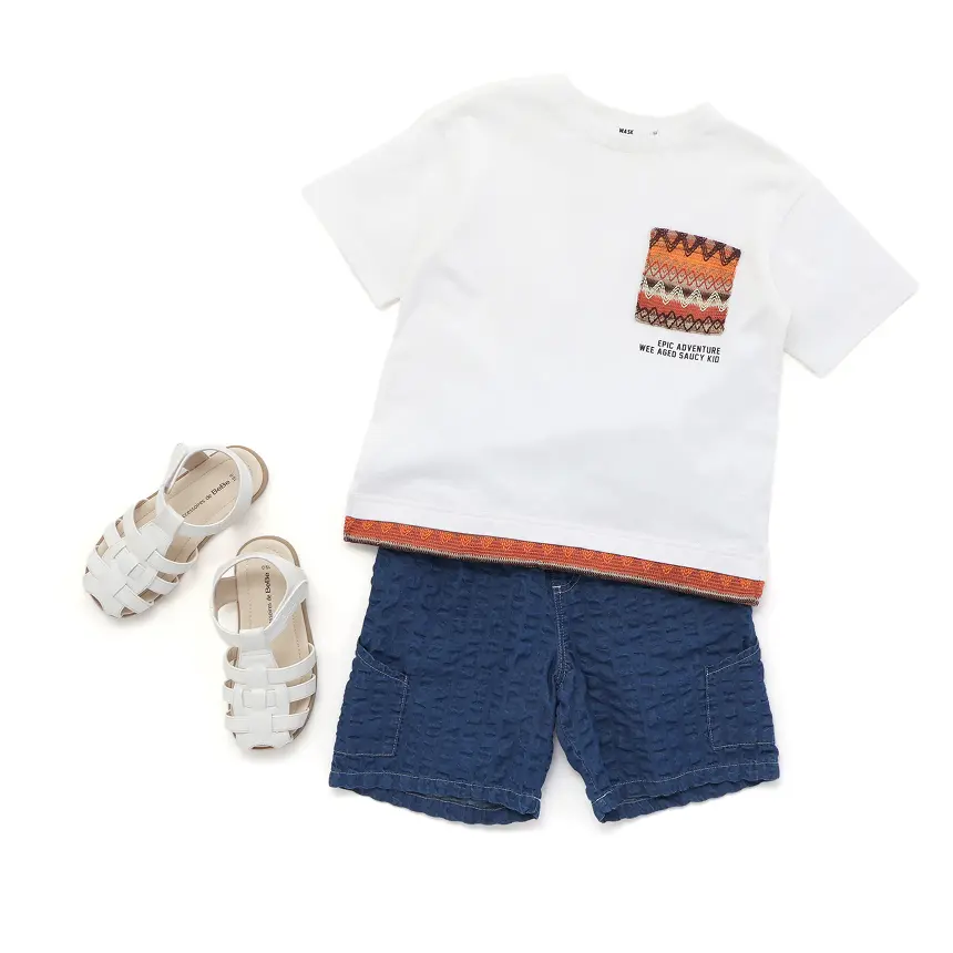 エスニック柄Tシャツとハーフパンツのコーディネート