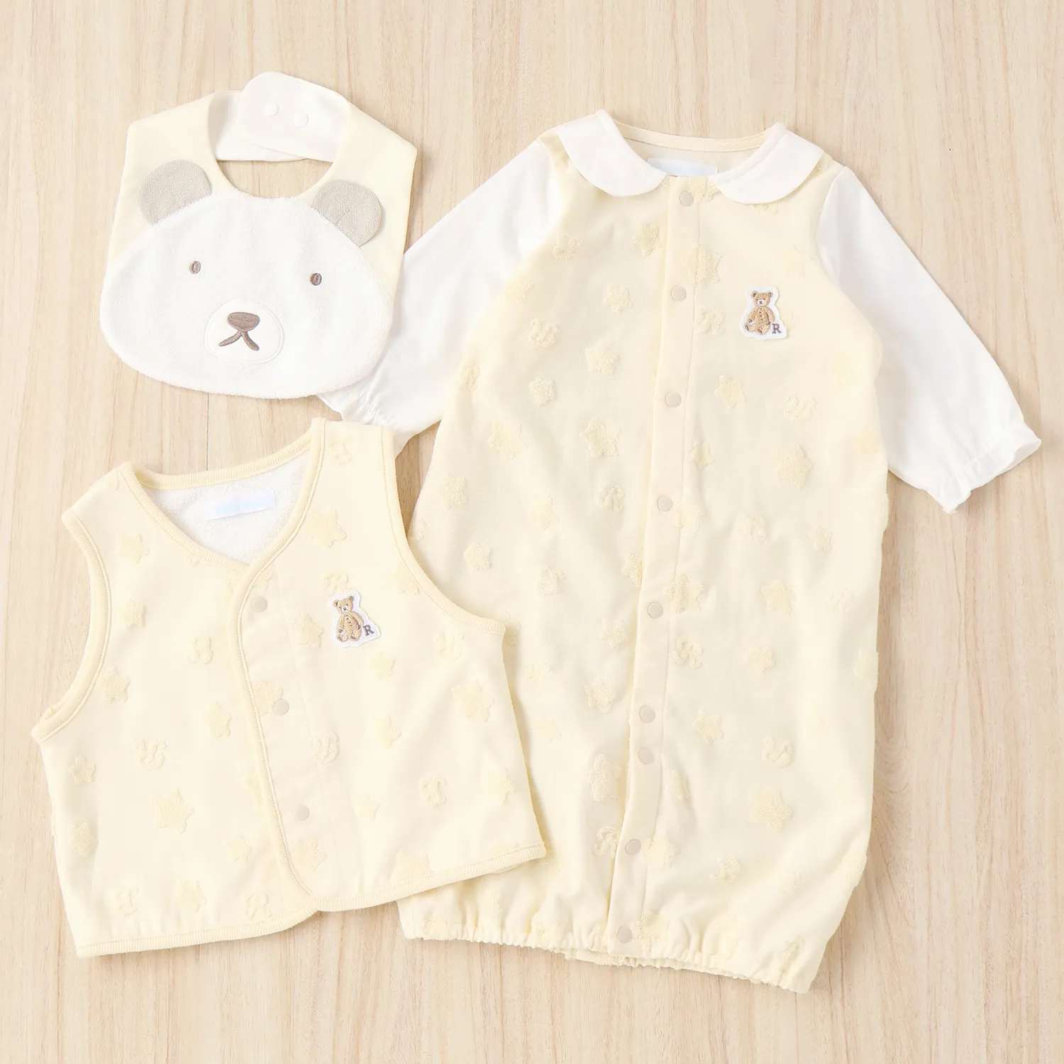 予算15,000円～25,000円：肌に優しいパイル生地の2wayロンパースとベストに、かわいいスタイを添えた出産祝いギフトセット