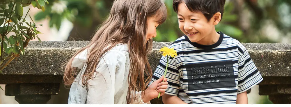 BeBe(べべ) 2026春夏 男の子用アーバンスポーティなロゴTシャツとロングパンツ