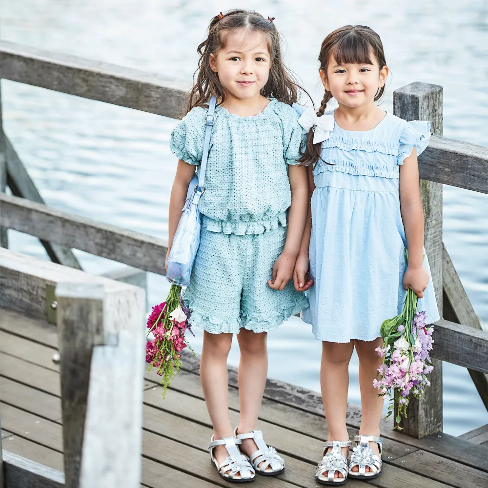 【モデル着用G】パフスリーブが可愛いセットアップと白のサンダルコーデ