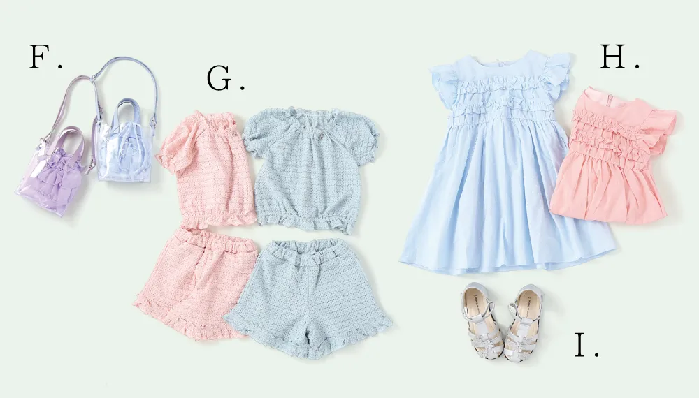 太陽の下で映える、夏らしい明るいカラーのガールズウェア