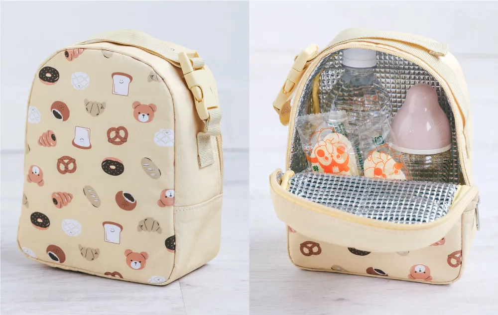 ノベルティの保冷バッグ詳細：可愛いパンの総柄デザイン。哺乳瓶やペットボトルが縦に収まる使い勝手の良いサイズ