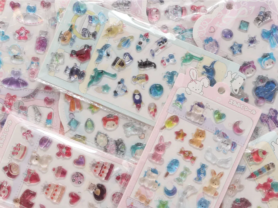 シール帳への貼り付け例：ぷっくり盛り上がるカチカチシールの質感イメージ