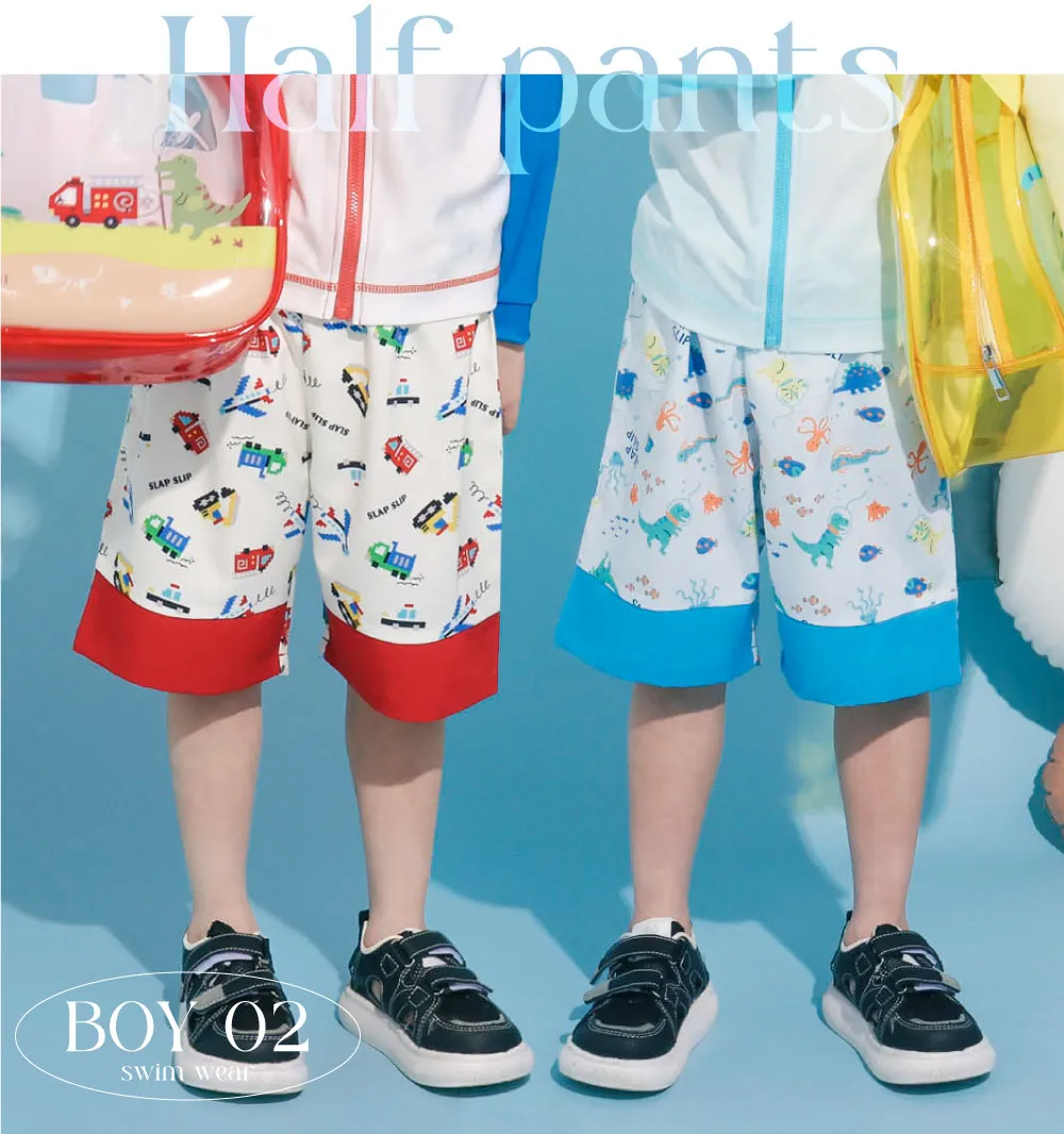 【男の子用】ゆったり履けるハーフパンツ水着：はたらくくるま柄（ブルー）