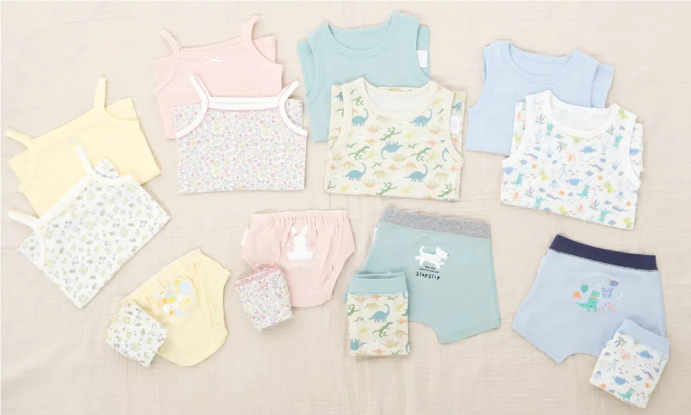 SLAP SLIP キッズ用肌着の着用イメージ - 女の子のキャミソールと男の子のタンクトップ