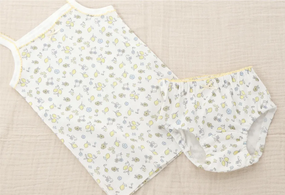 綿100％素材の肌着が汗を吸い、サラサラ感を保つイメージ