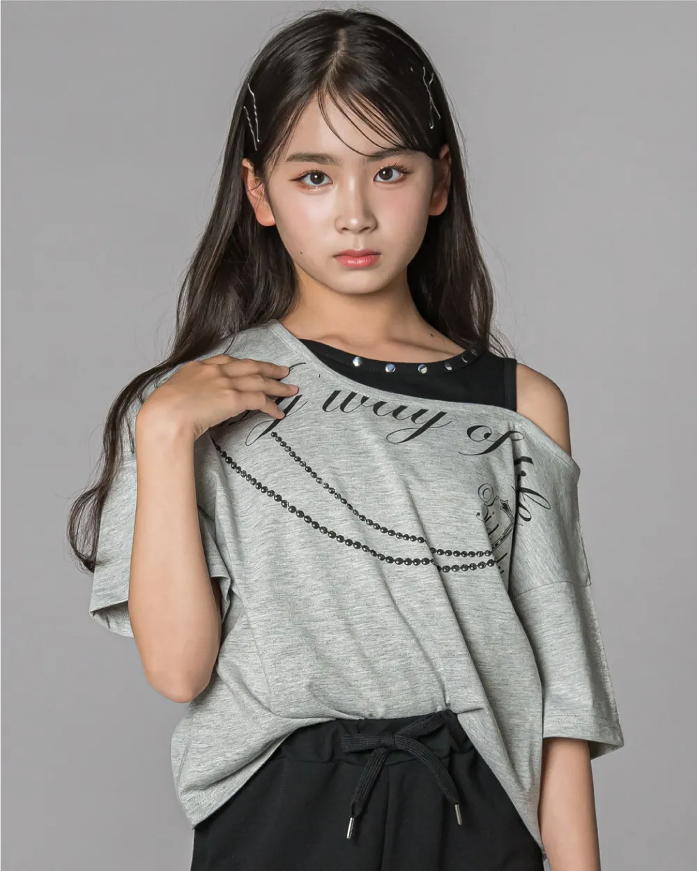 ZIDDY ワンショルTシャツとショートパンツのセットアップで完成する平成ギャルコーデ